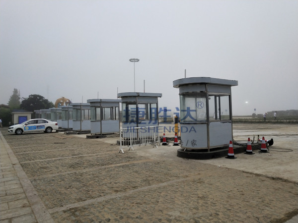 青岛金沙啤酒城不锈钢岗亭安装到位