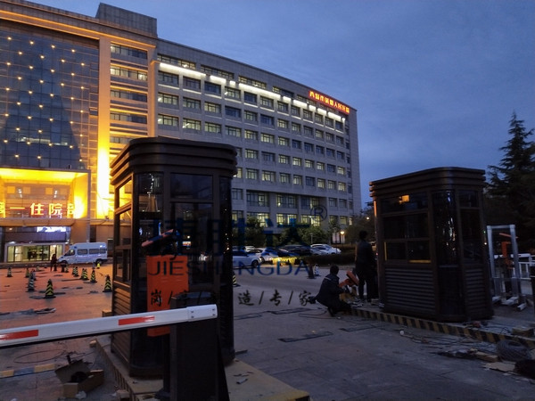 青岛市城阳区人民医院钢结构岗亭安装到位